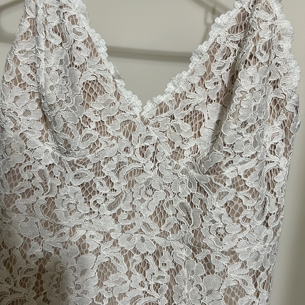 Selfie Leslie Azusa Asymmetrical Hem Lace Dress in white. Size Xs - Picture 9 of 10